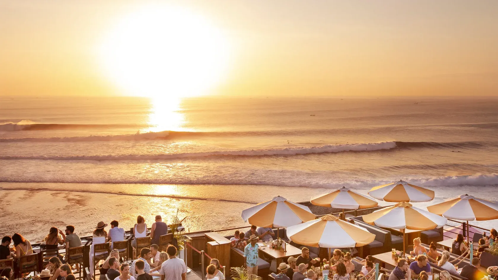 Sunset With a Drink: Single Fin and Ulu Cliffhouse