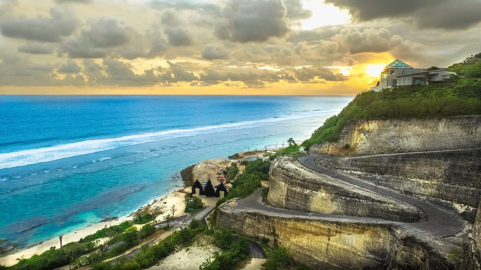 Uluwatu in 3 Days: The Cliff-Coast Itinerary That Actually Works